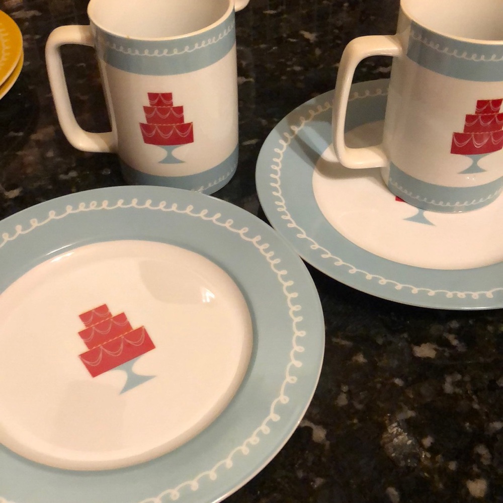 CAKE BOSS DESSERT SET.  4 cups 4 cake plates